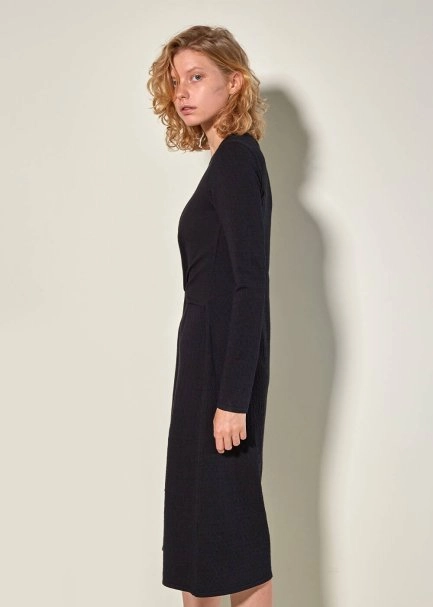 Belden Bağlamalı Uzun Siyah Triko Elbise - 4