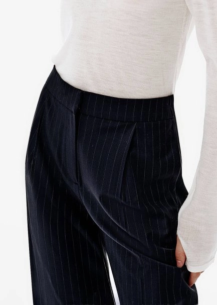 Cigarette Fit Pleat-Detail Navy Pants - 3