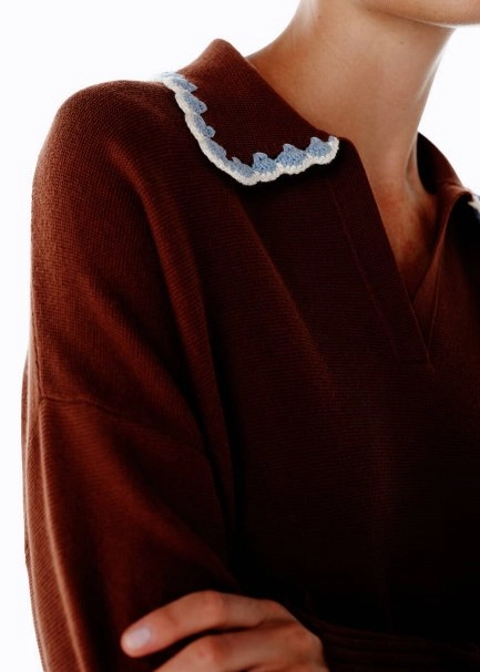 CONTRAST COLOR V NECK COFFEE SWEATER - 4