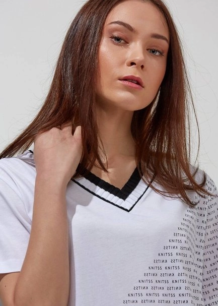 Desenli V Yaka Pamuk Beyaz T-Shirt - 5