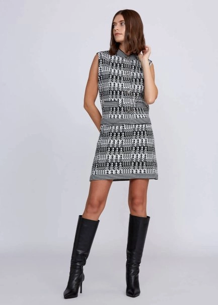 Houndstooth Patterned Black White Knit Vest - 5
