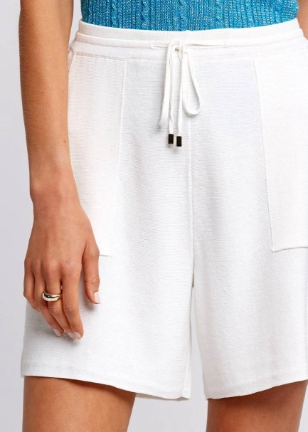 Keten Karışımlı Cepli Beli Bağcıklı Beyaz Triko Şort - 7
