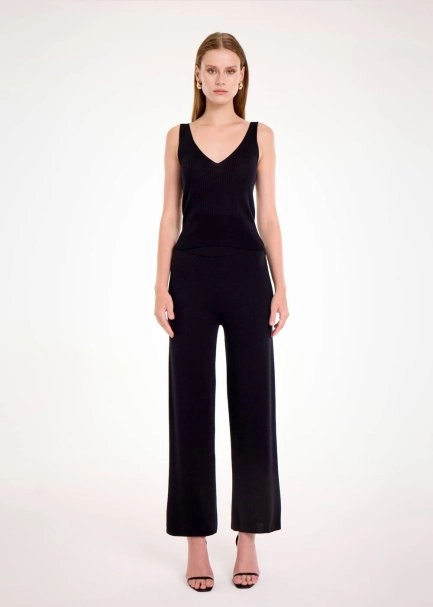 MERINO WOOL BLEND V NECK BLACK KNIT TOP - 2