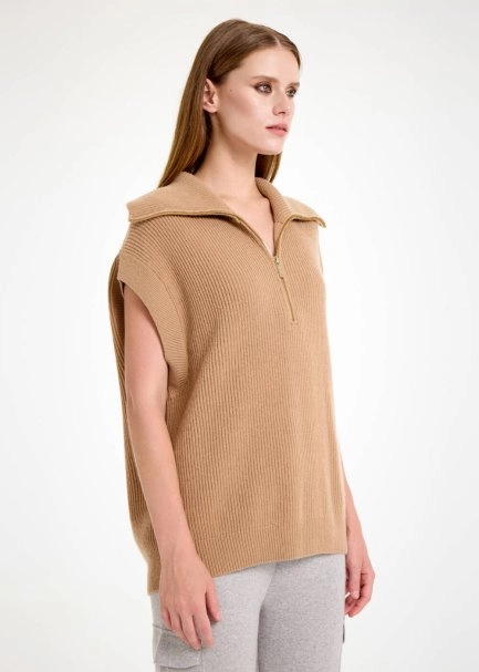 OVERSIZE CAMEL KNIT VEST - 4