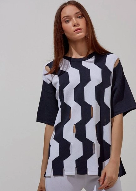 Pencereli Desenli Lacivert Triko Üst - 3