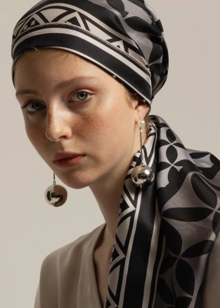 Siyah Gri Kare Desenli Saf İpek Eşarp - Pherahs - 1