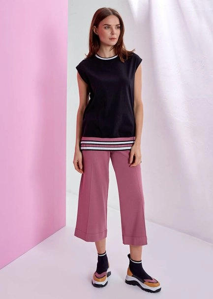 Sleeveless Crew Neck Black T-shirt - 2