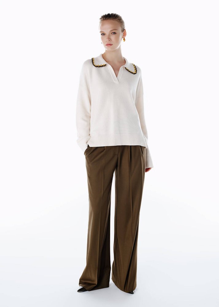 KNITSS - CONTRAST COLOR V NECK CREAM SWEATER