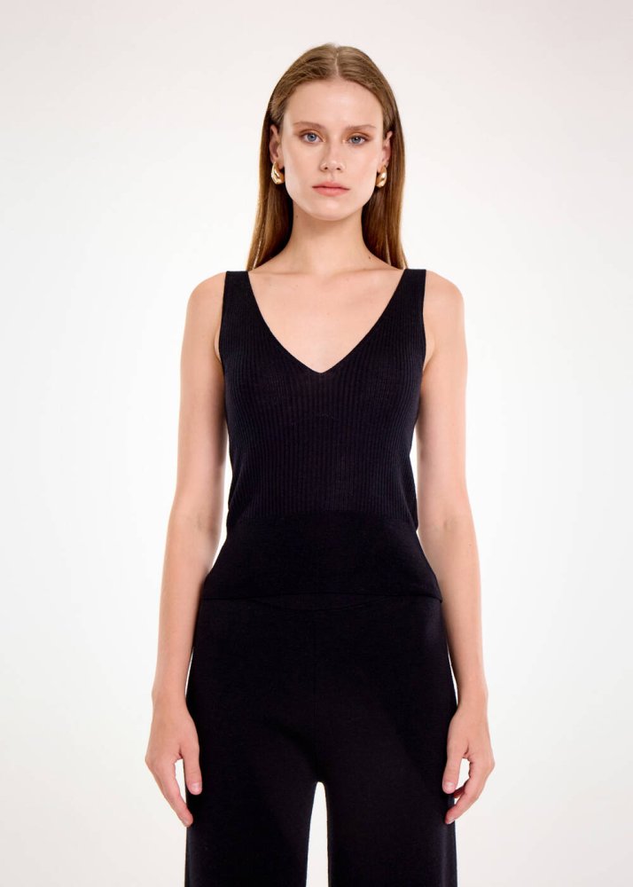 KNITSS - MERINO WOOL BLEND V NECK BLACK KNIT TOP