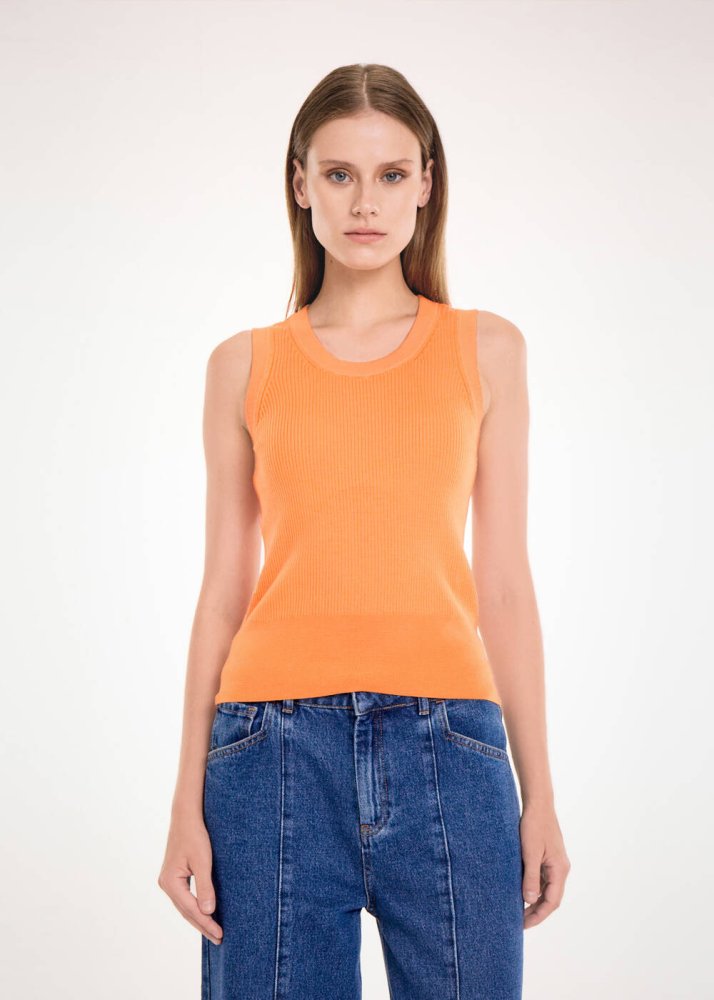 KNITSS - MERINO WOOL SLEEVELESS APRICOT KNIT TOP