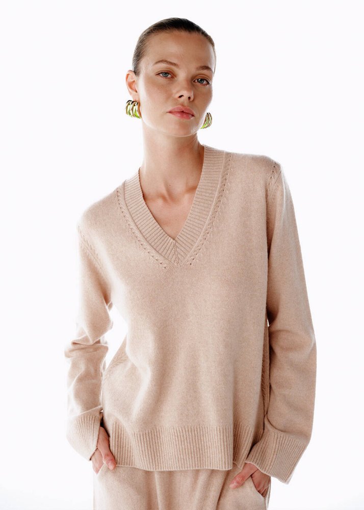 KNITSS - POWDER V NECK CASHMERE SWEATER